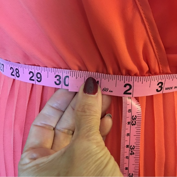 Pretty Garden Orange/salmon color V neck pleated dress Medium - Picture 5 of 9